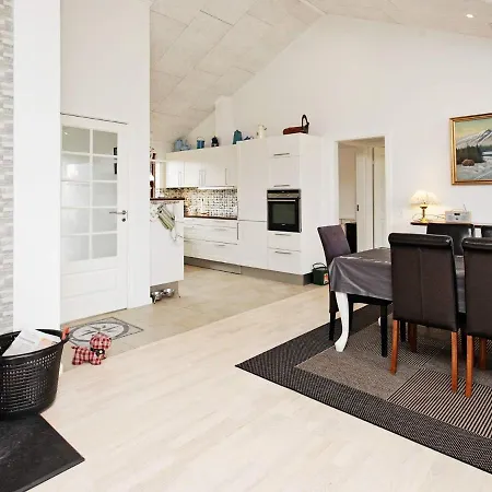 Feriehus Three-bedroom Holiday In Haestveda Hirtshals