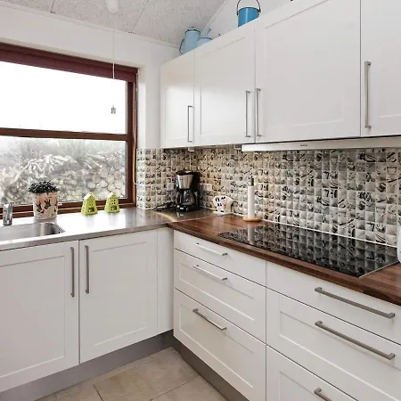 Feriehus Three-bedroom Holiday In Haestveda *