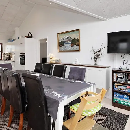 Three-bedroom Holiday In Haestveda * Hirtshals