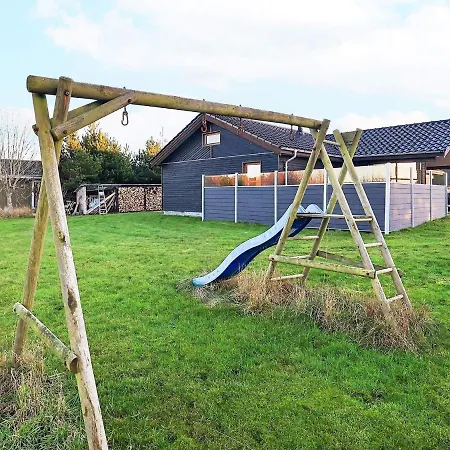 Three-bedroom Holiday In Haestveda Feriehus Hirtshals